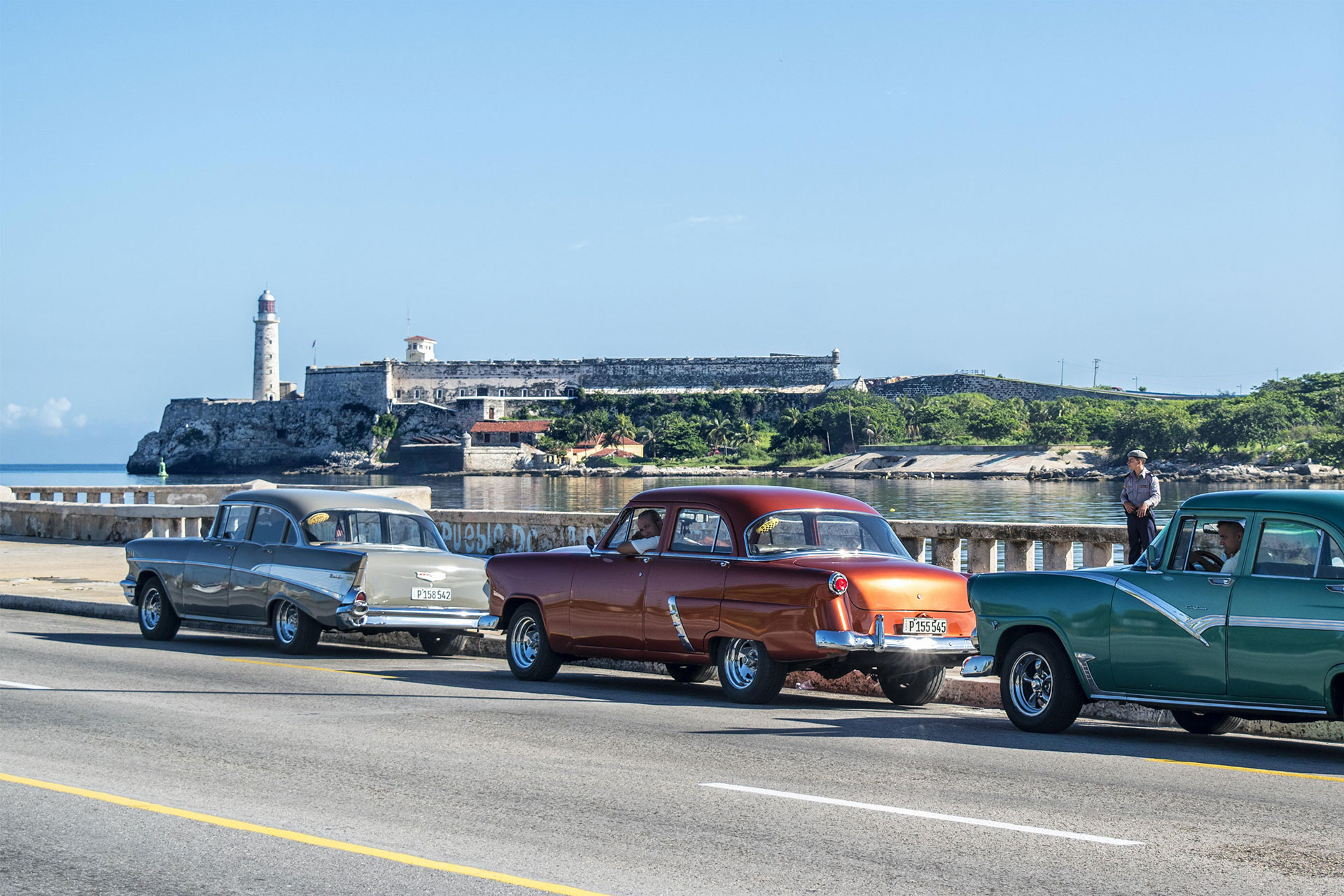 la-havane-voitures-americaines-cuba-autrement